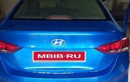 Hyundai Solaris II рестайлинг, 2018 год, 900 000 рублей, 2 фотография