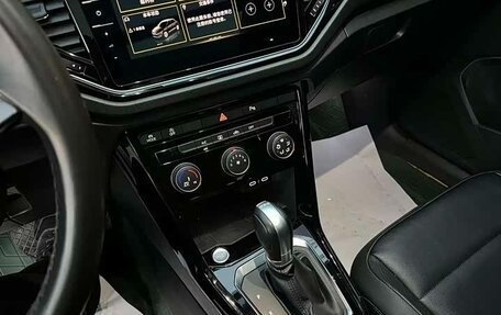 Volkswagen T-Roc I, 2022 год, 2 225 000 рублей, 5 фотография