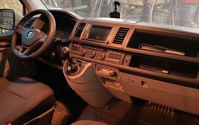 Volkswagen Caravelle T6 рестайлинг, 2018 год, 2 800 000 рублей, 1 фотография