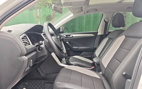 Volkswagen T-Roc I, 2022 год, 2 000 000 рублей, 5 фотография