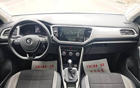 Volkswagen T-Roc I, 2022 год, 2 000 000 рублей, 10 фотография