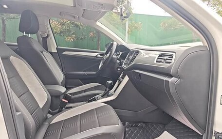 Volkswagen T-Roc I, 2022 год, 2 000 000 рублей, 7 фотография