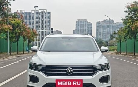 Volkswagen T-Roc I, 2022 год, 2 000 000 рублей, 2 фотография
