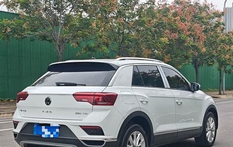 Volkswagen T-Roc I, 2022 год, 2 000 000 рублей, 23 фотография