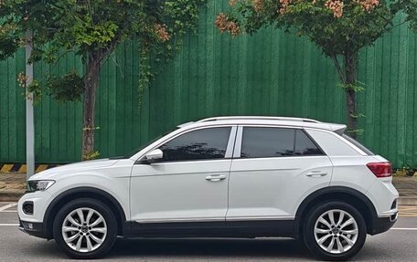 Volkswagen T-Roc I, 2022 год, 2 000 000 рублей, 22 фотография