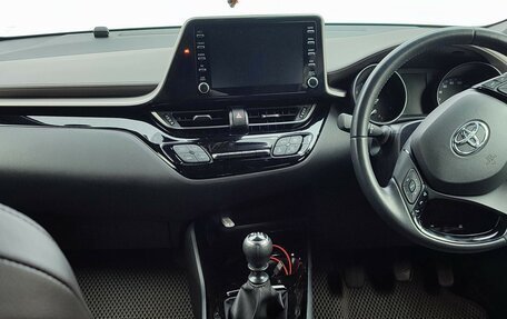 Toyota C-HR I рестайлинг, 2020 год, 2 200 000 рублей, 7 фотография