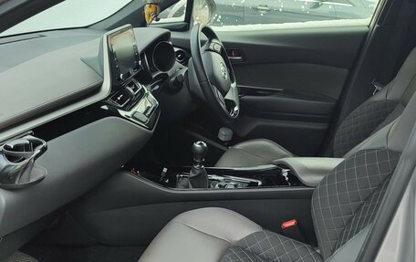 Toyota C-HR I рестайлинг, 2020 год, 2 200 000 рублей, 6 фотография