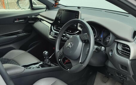 Toyota C-HR I рестайлинг, 2020 год, 2 200 000 рублей, 8 фотография