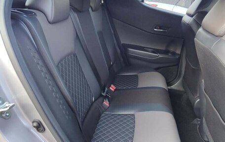 Toyota C-HR I рестайлинг, 2020 год, 2 200 000 рублей, 11 фотография