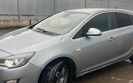 Opel Astra J, 2010 год, 599 999 рублей, 2 фотография