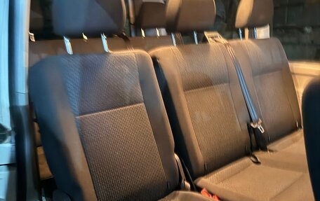 Volkswagen Caravelle T6 рестайлинг, 2018 год, 2 800 000 рублей, 2 фотография