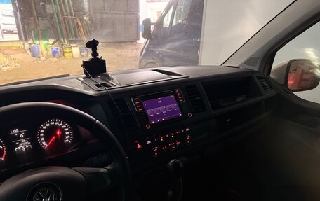 Volkswagen Caravelle T6 рестайлинг, 2018 год, 2 800 000 рублей, 4 фотография