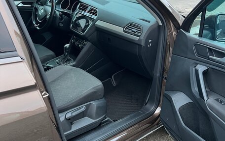 Volkswagen Tiguan II, 2019 год, 2 300 000 рублей, 17 фотография