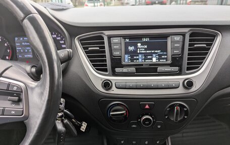 Hyundai Solaris II рестайлинг, 2017 год, 1 299 000 рублей, 20 фотография