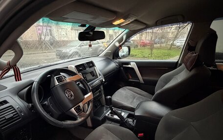 Toyota Land Cruiser Prado 150 рестайлинг 2, 2010 год, 2 499 999 рублей, 12 фотография