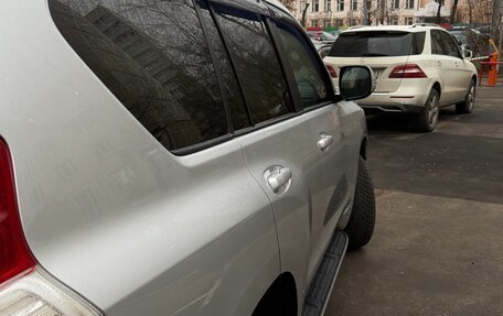 Toyota Land Cruiser Prado 150 рестайлинг 2, 2010 год, 2 499 999 рублей, 8 фотография