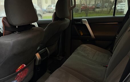 Toyota Land Cruiser Prado 150 рестайлинг 2, 2010 год, 2 499 999 рублей, 13 фотография