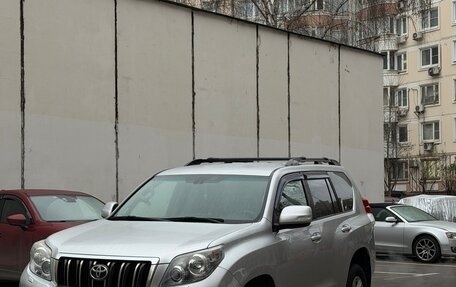 Toyota Land Cruiser Prado 150 рестайлинг 2, 2010 год, 2 499 999 рублей, 2 фотография