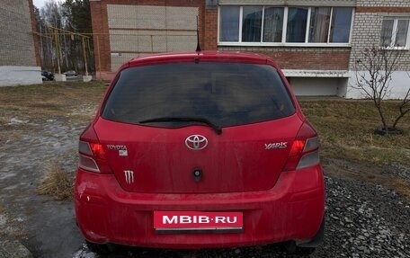 Toyota Yaris III рестайлинг, 2010 год, 590 000 рублей, 1 фотография
