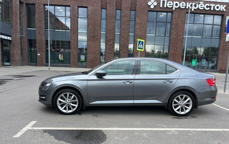 Skoda Superb III рестайлинг, 2022 год, 3 250 000 рублей, 1 фотография