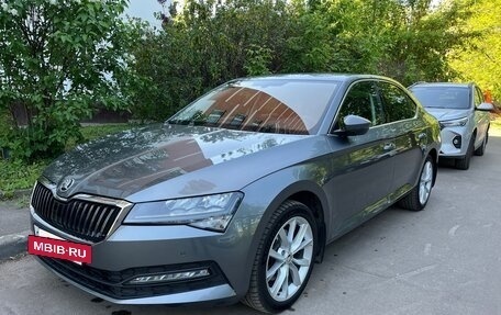 Skoda Superb III рестайлинг, 2022 год, 3 250 000 рублей, 2 фотография