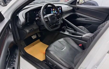 Hyundai Elantra, 2022 год, 1 800 000 рублей, 13 фотография