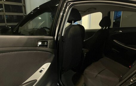 Hyundai Solaris II рестайлинг, 2013 год, 825 000 рублей, 24 фотография