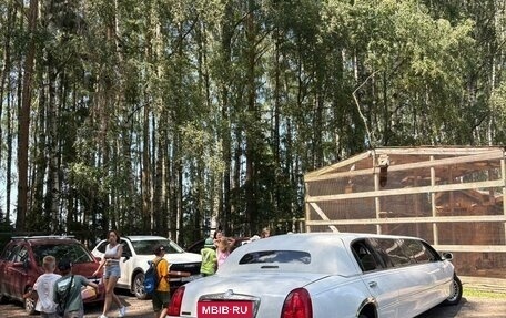 Lincoln Town Car III рестайлинг, 1998 год, 550 000 рублей, 3 фотография