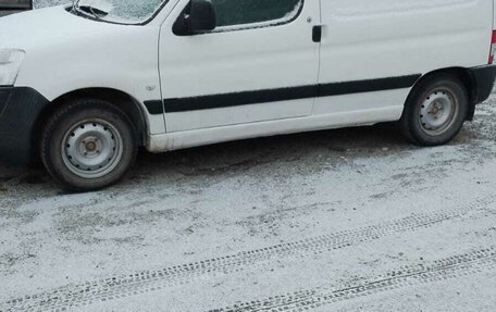 Peugeot Partner II рестайлинг 2, 2011 год, 650 000 рублей, 2 фотография