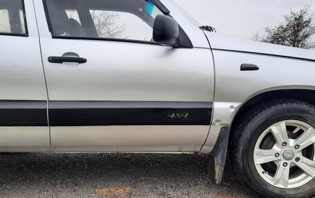 Chevrolet Niva I рестайлинг, 2003 год, 375 000 рублей, 1 фотография