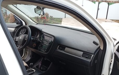 Mitsubishi Outlander III рестайлинг 3, 2013 год, 1 265 000 рублей, 6 фотография