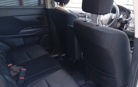 Mitsubishi Outlander III рестайлинг 3, 2013 год, 1 265 000 рублей, 7 фотография