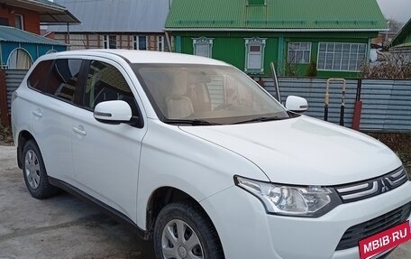 Mitsubishi Outlander III рестайлинг 3, 2013 год, 1 265 000 рублей, 4 фотография