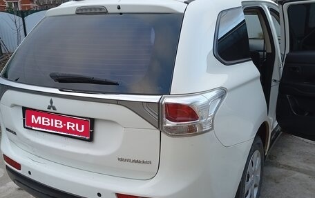 Mitsubishi Outlander III рестайлинг 3, 2013 год, 1 265 000 рублей, 8 фотография