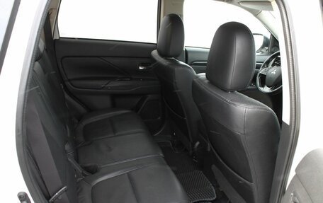 Mitsubishi Outlander III рестайлинг 3, 2017 год, 2 050 000 рублей, 14 фотография