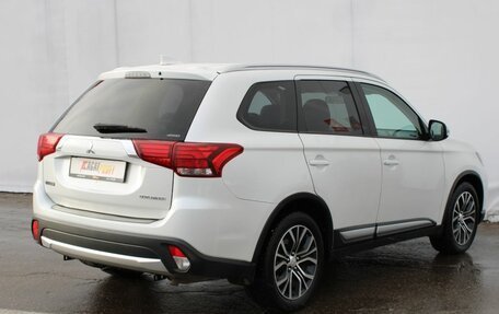 Mitsubishi Outlander III рестайлинг 3, 2017 год, 2 050 000 рублей, 8 фотография