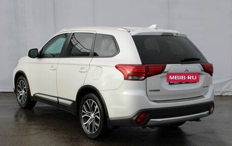 Mitsubishi Outlander III рестайлинг 3, 2017 год, 2 050 000 рублей, 6 фотография