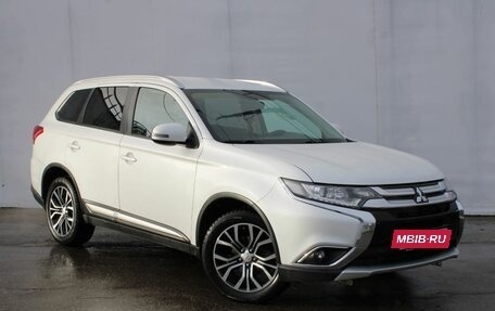 Mitsubishi Outlander III рестайлинг 3, 2017 год, 2 050 000 рублей, 4 фотография