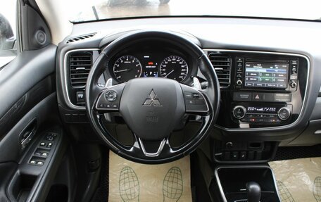 Mitsubishi Outlander III рестайлинг 3, 2017 год, 2 050 000 рублей, 21 фотография