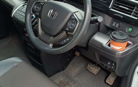 Honda Stepwgn IV, 2019 год, 2 305 000 рублей, 8 фотография