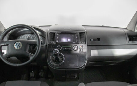 Volkswagen Multivan T5, 2004 год, 990 000 рублей, 12 фотография