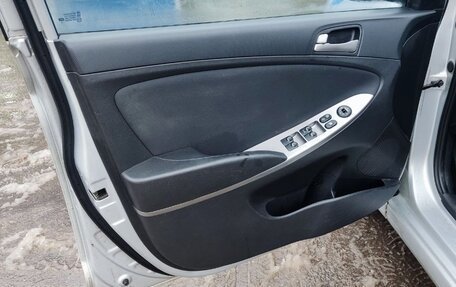 Hyundai Solaris II рестайлинг, 2015 год, 780 000 рублей, 9 фотография