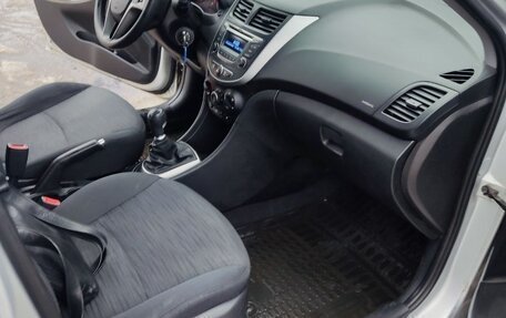 Hyundai Solaris II рестайлинг, 2015 год, 780 000 рублей, 13 фотография