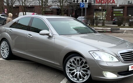Mercedes-Benz S-Класс, 2006 год, 1 600 000 рублей, 1 фотография