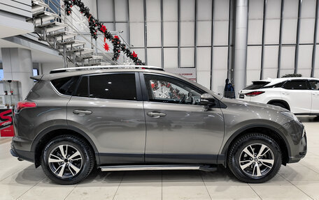 Toyota RAV4, 2017 год, 2 050 000 рублей, 5 фотография