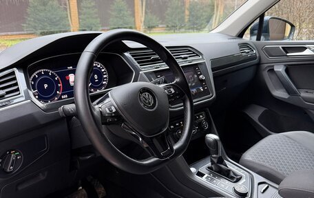 Volkswagen Tiguan II, 2017 год, 2 700 000 рублей, 2 фотография