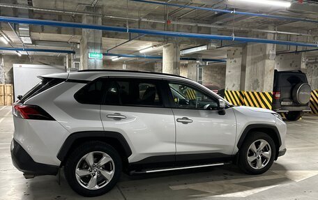 Toyota RAV4, 2020 год, 3 300 000 рублей, 8 фотография
