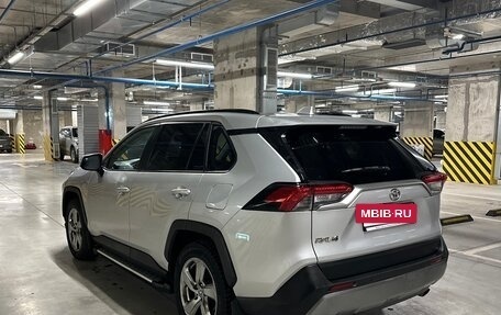 Toyota RAV4, 2020 год, 3 300 000 рублей, 6 фотография