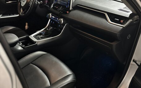 Toyota RAV4, 2020 год, 3 300 000 рублей, 15 фотография