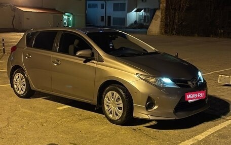 Toyota Auris II, 2013 год, 1 200 000 рублей, 2 фотография